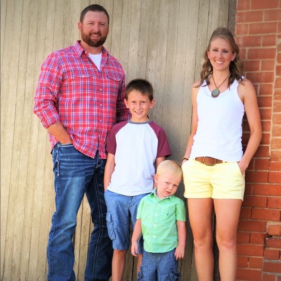 Meet your Posher, Jennifer - Picture 2 of 3